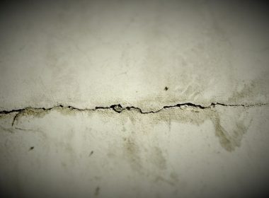 Jak długo trzymać beton w deskowaniu