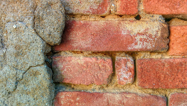 Jak odnowić starą ścianę z cegły od zewnątrz