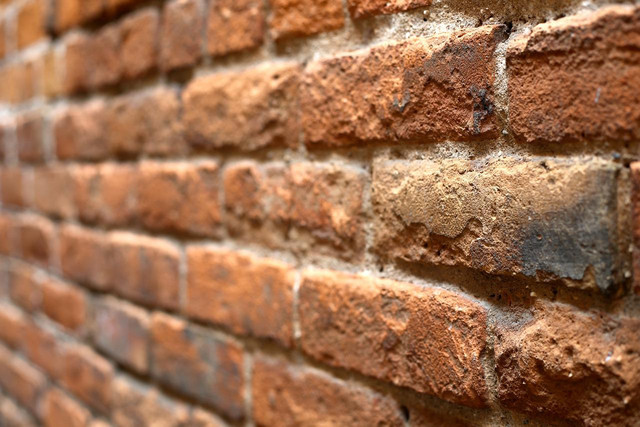 Jak zrobić ścianę z czerwonej cegły krok po kroku w Minecraft